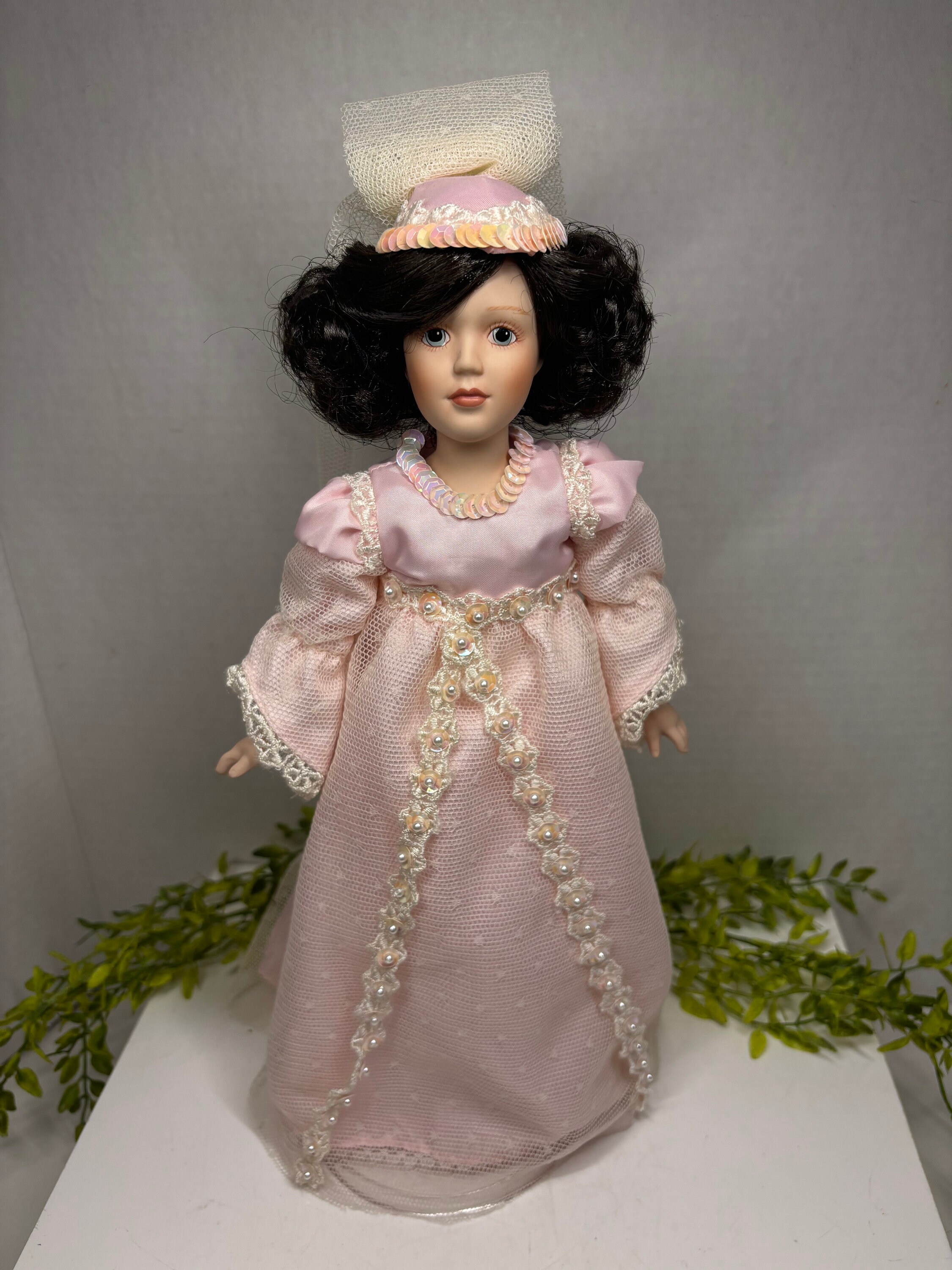 1987 Sleeping Beauty Porcelain Doll Danberry Mint Storybook