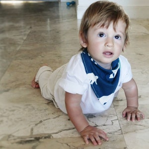 PDF Pattern - FREE - Bandana Bib - Babies/Toddlers - Sizes Newborn to 2-3T - Instant Download - Easy Photo Tutorial
