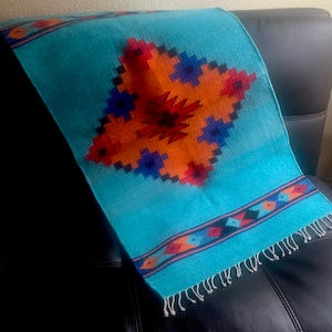 Zapotec tapijt, Zapotec wol geweven tapijt, Mexicaans tapijt, Zuidwestelijke stijl, turkoois, blauw, rood, oranje met centraal diamantontwerp