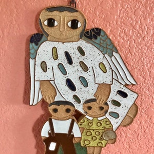 Keramische wandhanger engel, engel met kinderen, engelenkunst