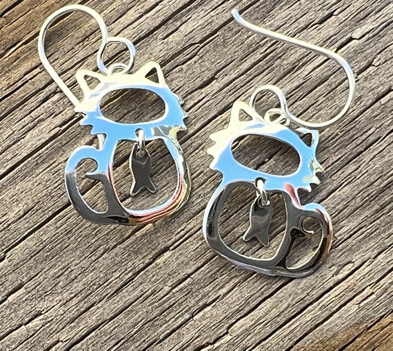 Cat earrings, Taxco silver, cat with fish danglin… - image 4