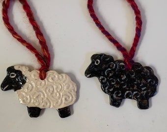 Sheep ornaments, black sheep, white sheep, pottery ornaments