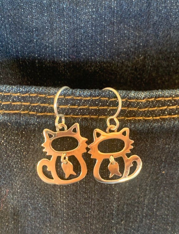 Cat earrings, Taxco silver, cat with fish danglin… - image 2