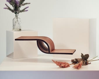 Estantería de pared de nogal, decoración de pared única y moderna, mueble hecho a mano.