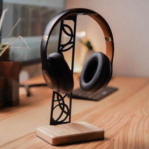 Soporte para auriculares de madera maciza y latón