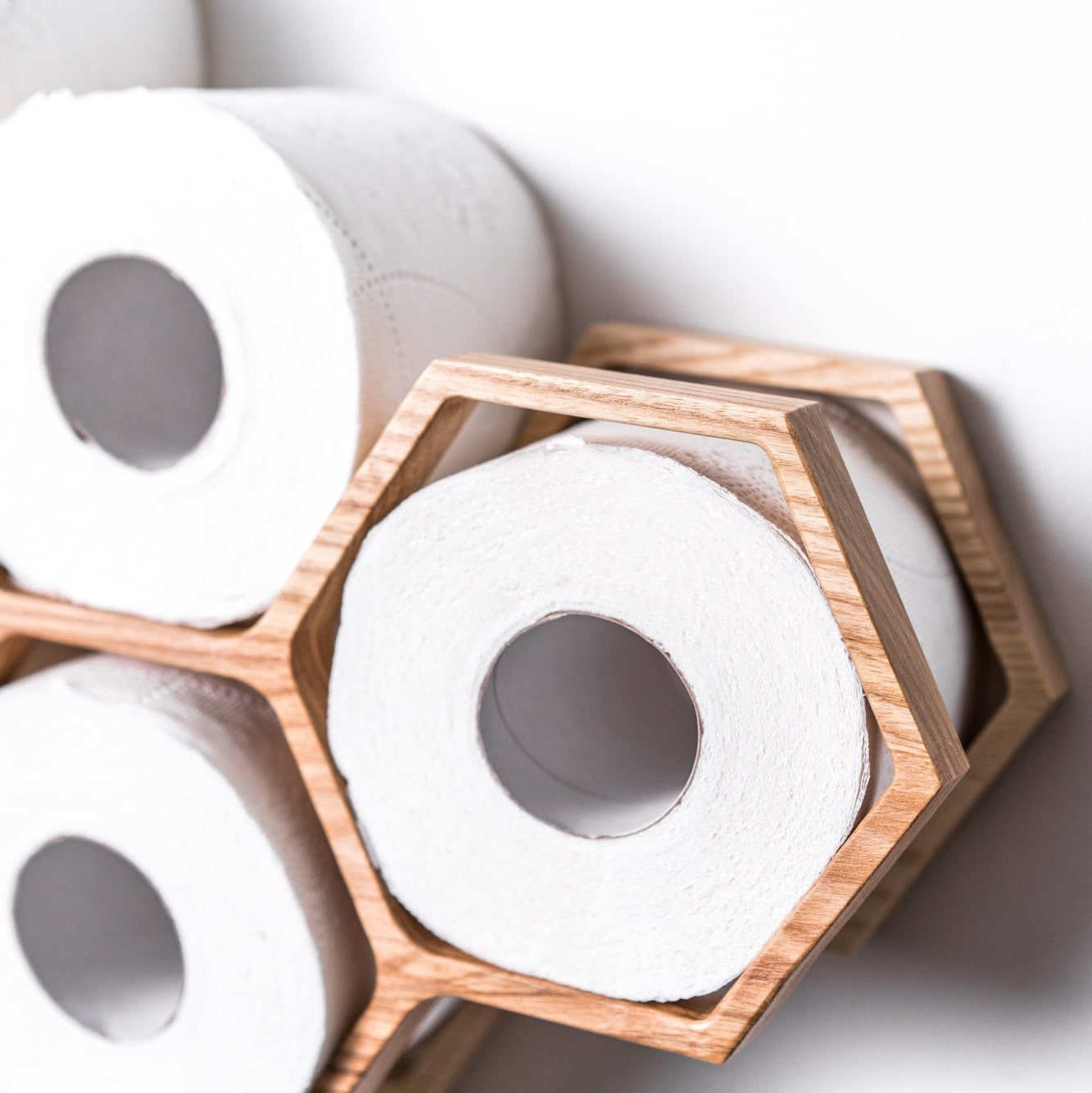 Portarrollos de papel higiénico de madera, soporte para papel higiénico,  soporte para papel higiénico, adhesivo sin taladrar con estante para baño