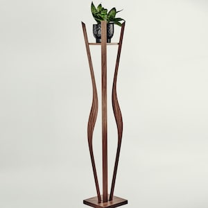Supporto alto per piante da interno, colonna curva in rattan da pavimento, supporto in legno per vasi di fiori, pezzo unico fatto a mano in noce/rovere