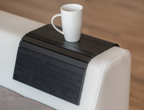 Sofa Armlehne Tablett, Tisch Couch Nachttisch Holz Untersetzer, Kaffeetasse  klappbare Schutzmatte, TV Stuhl Armlehne Caddy Beistelltische Tabletts  Standard - .de