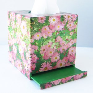 Decoupage Daisy Tissue Box Cover: Wooden Decorative Tissue Holder