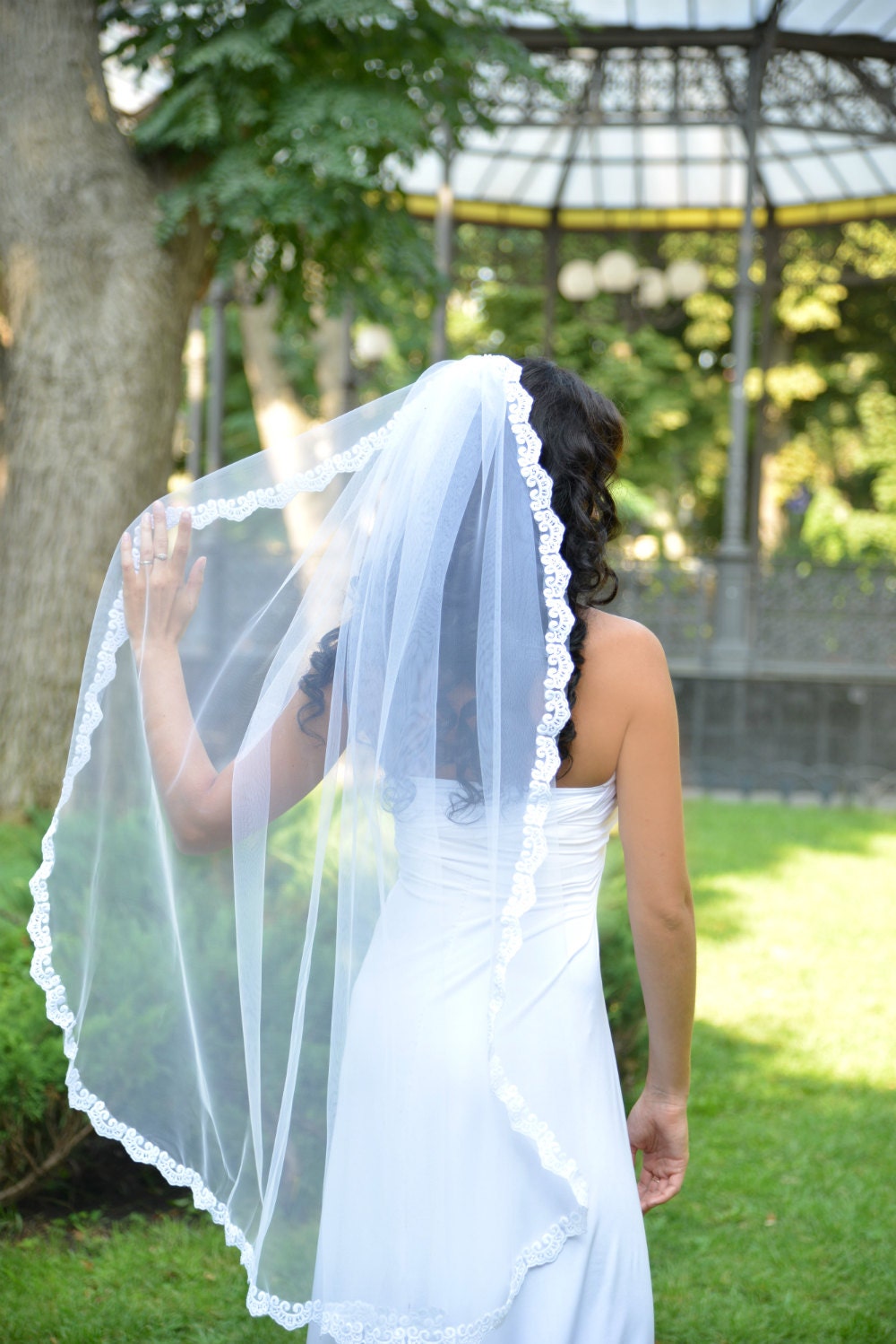 white lace veil