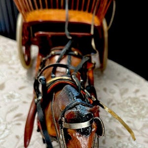Pferdekutsche Gig Cart Pferdefigur - Handgefertigte Pferde- und Buggy-Statue