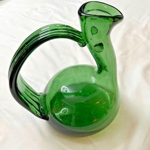 Handblown Emerald Green Glass Decanter – Rare Vintage Art Glass, 8&quot; x 7&quot;