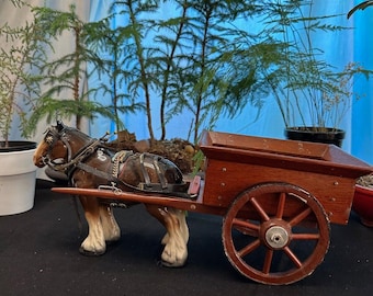 アンティークのおもちゃの馬、木馬、車輪付きの引き馬、歴史的、本物の
