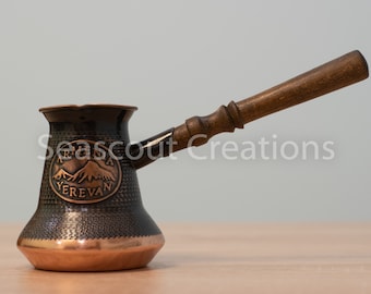 Handgjord armenisk kaffekanna i koppar: Traditionell turkisk Ibrik, olika storlekar