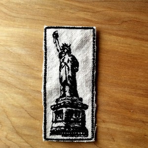 Parche termoadhesivo para chaqueta de lona reciclada con la Estatua de la Libertad bordado a mano