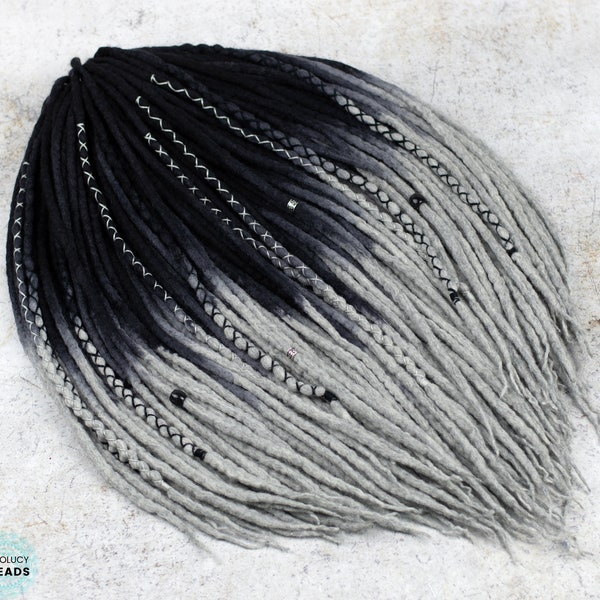 Dreadlocks de lã com degradê preto e cinza: Extensões de dreadlocks de ponta dupla na cor obsidiana (presente)