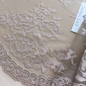 Brauner Spitzenstoff, Spitzenstoff, Boho-Spitze, Chantilly-Spitze, gewellte Spitze, Brautspitze, Stoff K00387