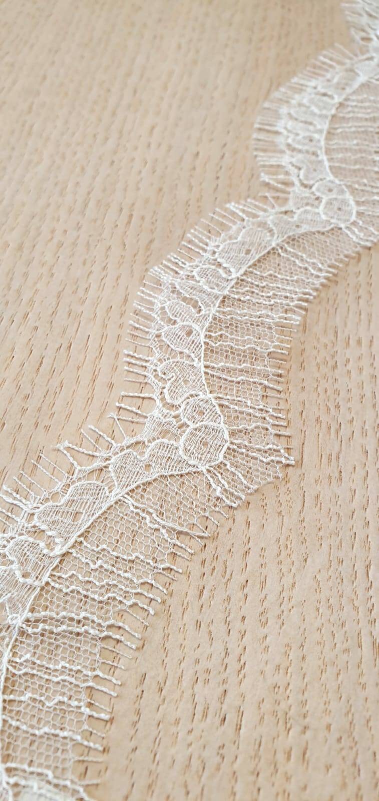 Ivory Corded Chantilly Lace Trim Zetina