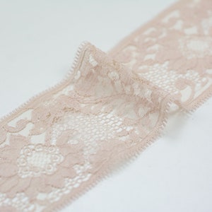 Pizzo beige, pizzo chantilly, pizzo francese, pizzo da sposa, pizzo da sposa, pizzo smerlato, tessuto di pizzo, tessuto tagliato su misura, MK00551