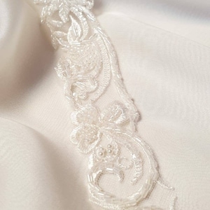 Ivory lace Trim, Chantilly Lace, French Lace trim, Bridal lace, Wedding Lace, Scalloped lace, Lace Fabric, Fabric by the yard, MB00311