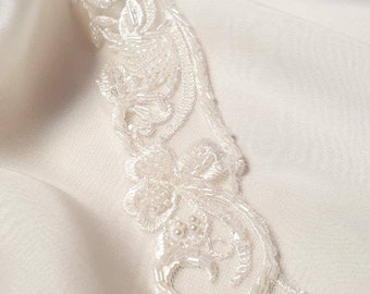 Elfenbeinfarbene Chantilly Spitze, 4 cm breit