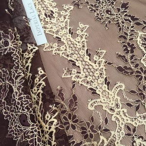 Brauner Spitzenstoff, Spitzenstoff, Boho Spitzenstoff, Chantilly-Spitze, Ausgebogte Spitze, Brautspitze, Stoff Masse K00586