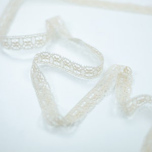 Pizzo écru, pizzo chantilly, pizzo francese, pizzo da sposa, pizzo da sposa, pizzo smerlato, tessuto di pizzo, tessuto tagliato su misura, MK00446