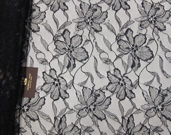 Tela de encaje Chantilly floral negro, encaje nupcial con borde festoneado