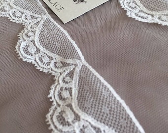 Ivory lace Trim, Chantilly Lace, French Lace trim, Bridal lace, Wedding Lace, Scalloped lace, veil Lace trim, Fabric by the yard, MB00148