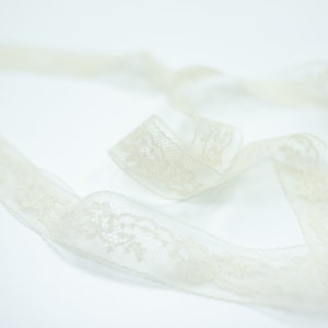 Adorno de encaje color crudo, Encaje Chantilly, Adorno de encaje francés, Encaje de novia, Encaje de boda, Encaje festoneado, Tejido de encaje, Tejido cortado a medida, Mb00444