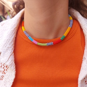 Handgewebte Halskette, Fischgrät Halskette, Polka Dots Zubehör, Sommer Halskette, Rocailles Schmuck, personalisiertes Geschenk für sie, adrettes Geschenk
