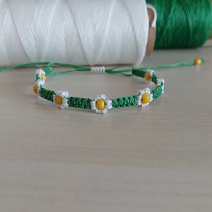White Daisy bracelet, flower bracelet, macrame bracelet, Summer accessories, beach accessories, Friendship bracelet, gift for girl,
