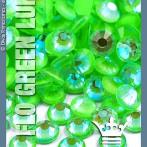 LUMINOUS RHINESTONES - Divas Rhinestones Eltanin Rose #2020 Glass Crystal Luminous 'Flo Green'