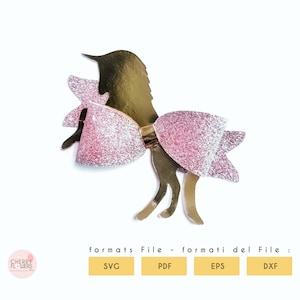 Könnte beinhalten: Goldene Einhorn-Silhouette mit rosa Glitzer-Schleife. Das Bild enthält den Text "formats File - formati del File" und Dateiformatoptionen: SVG, PDF, EPS und DXF. Das Cherry Flowers-Logo befindet sich unten links.