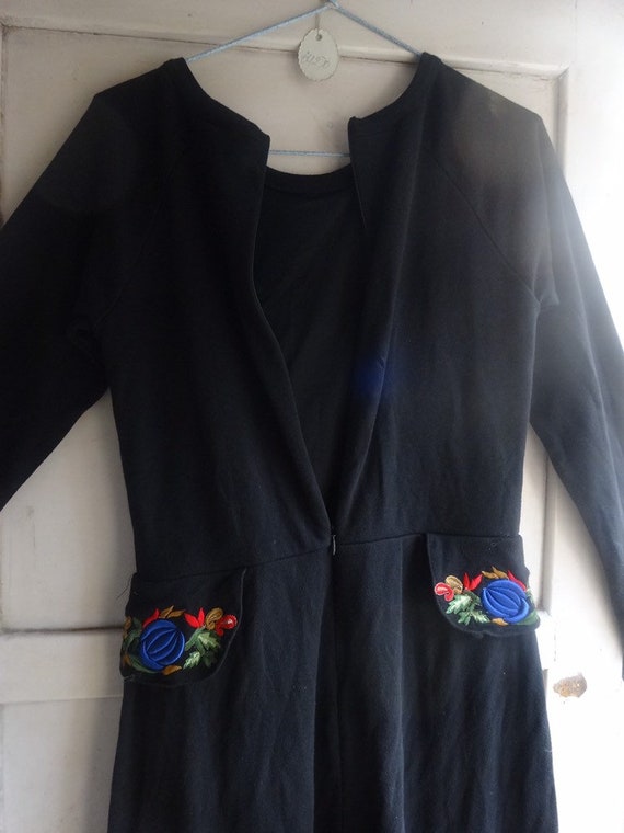 SALE! Vintage  80s/90s black dress, red blue rust… - image 8