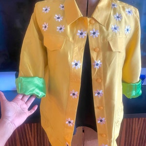 Vintage deadstock Bob Mackie wearable art yellow silk bush jacket(black white embroidery daisies) electric green sleeves,lining.Unisex M/L