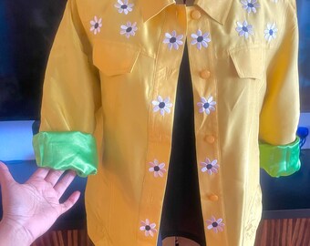 Vintage deadstock Bob Mackie wearable art yellow silk bush jacket(black white embroidery daisies) electric green sleeves,lining.Unisex M/L