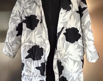 Marimekko gray black white classic floral Down long coat/jacket (99 % down, 1 percent feather)w/detachable hood. M/ L