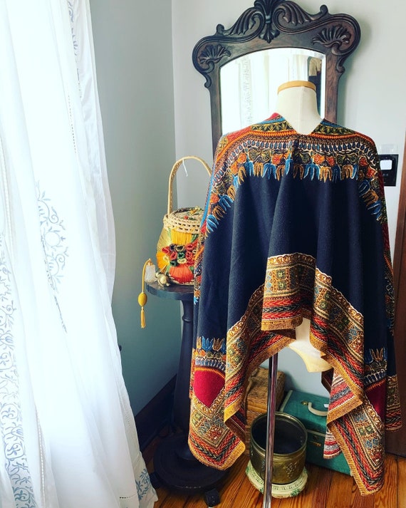 70s Boho Poncho, Colorful Pattern Finely Woven Po… - image 1
