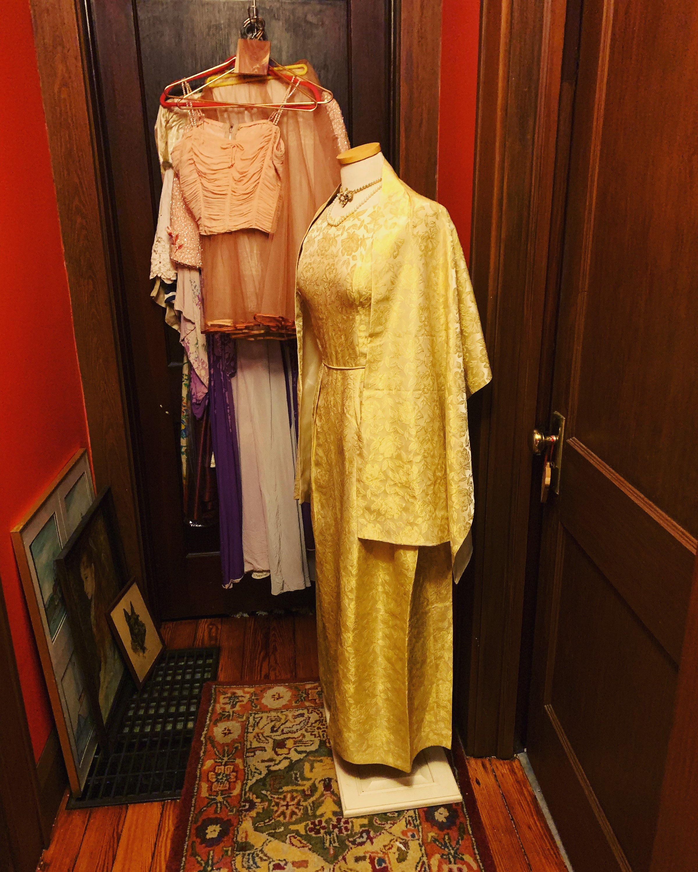 Vintage 60s Cream Linen Rose Appliqué Party Dress / Cocktail Dress / Evening Gown