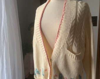 Vintage Ivory Wool Cardigan, 80s Wool Embroidered Cardigan, Size Medium Wool Sweater, Vintage Cream Wool Cardigan, Early 90s Wool Cardigan