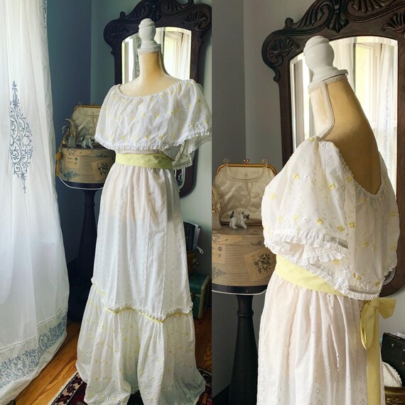 70s White Cotton Eyelet Off Shoulders Dress, Vinta