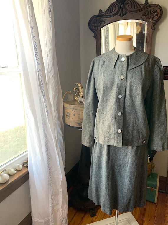 40s Vintage Grey Suit, 40s Wool Cape Suit, 40s Dr… - image 2