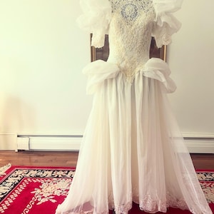 Vintage 1980s Wedding Dress, Fairytale Princess Wedding Dress, 80s Ivory Wedding Gown, Size Small Wedding Dress, Puffed Sleeves, Faux Pearls