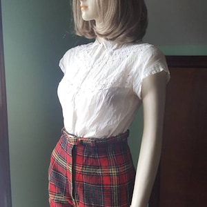 50s Wool Shorts, 50s Plaid Shorts, Size Small, Small 40s Shorts, Vintage High Waist Shorts, 40s Shorts, Vintage Winter Shorts, Plaid Short image 9