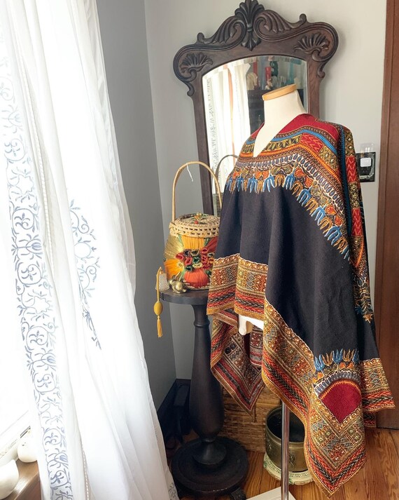 70s Boho Poncho, Colorful Pattern Finely Woven Po… - image 5