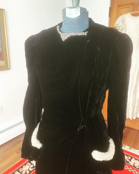 1930s Black Silk Velvet Coat, 30s Velvet Opera Co… - image 10