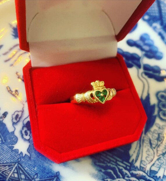 Vintage 14k Claddagh Ring, Yellow Gold Claddagh R… - image 9