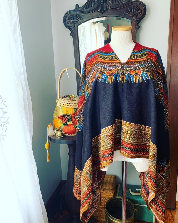 70s Boho Poncho, Colorful Pattern Finely Woven Po… - image 8