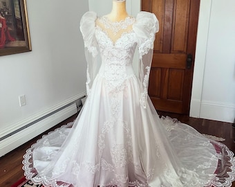 Vintage Wedding Dress With Ruffles, Ruffle Train Wedding Dress, 1980s Wedding Dress, 1990s Wedding Dress, Cathedral Train, Gorgeous Dress
